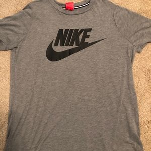grey Nike t-shirt